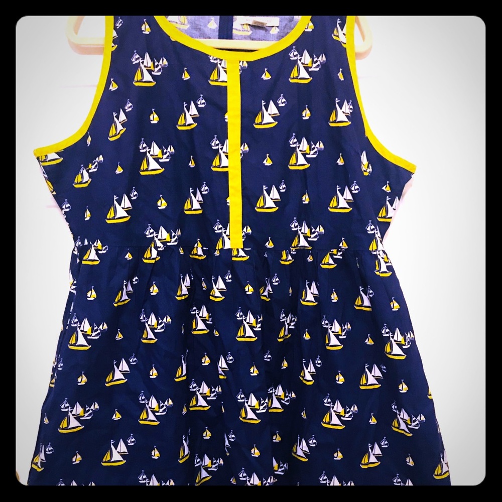 EUC boat print dress with pockets